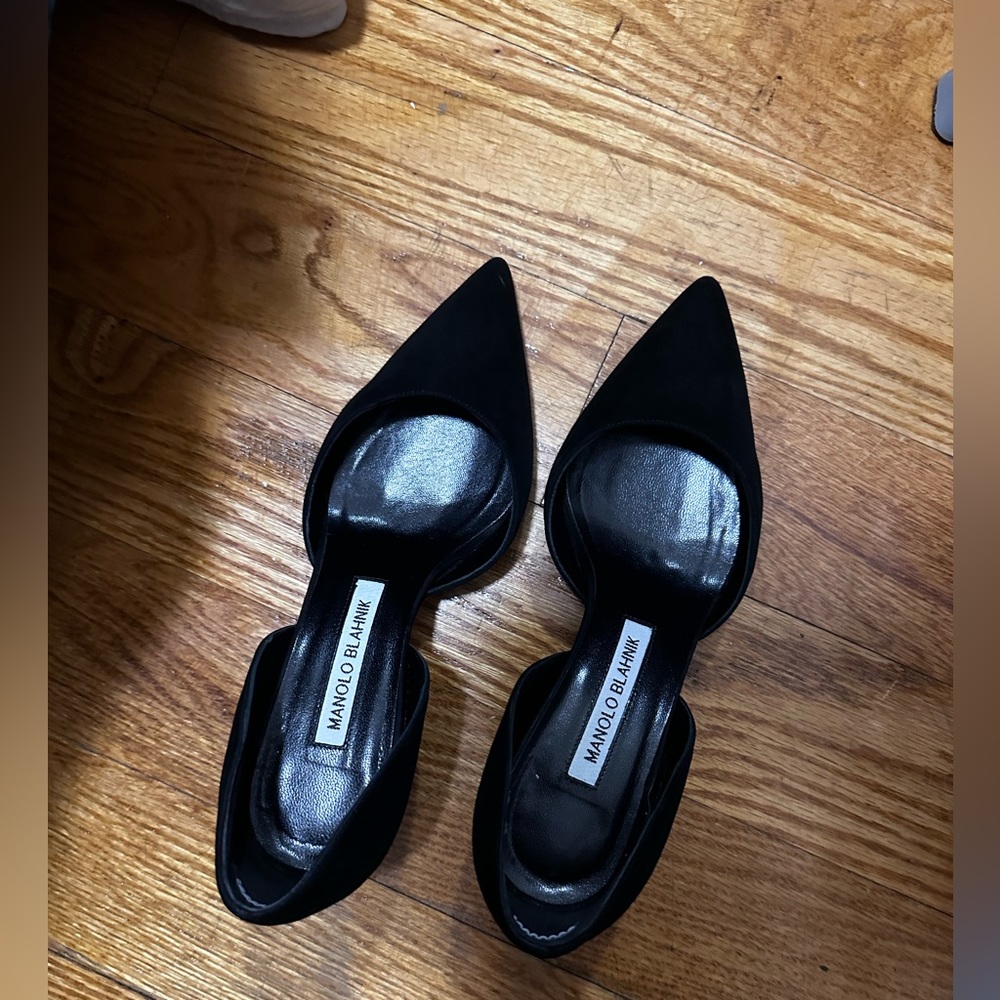 Manolo Blahnik 6.5 heels. Unfortunately I didn’t fit in them :(